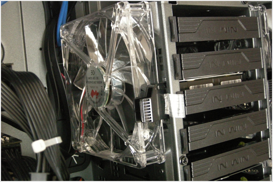 ドスパラの GALLERIA XF-SLI ケース「InWin GR one」の内部!GTX770 SLIの様子